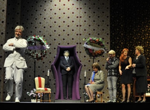 Barrez lehertzeko moduko antzezlana gaur Coliseoan