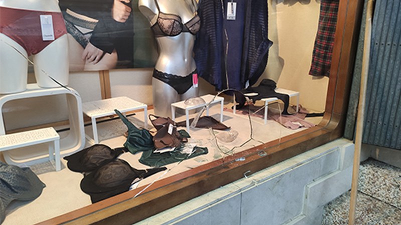 Bart lapurreta egin dute Eibarko Ditare dendan