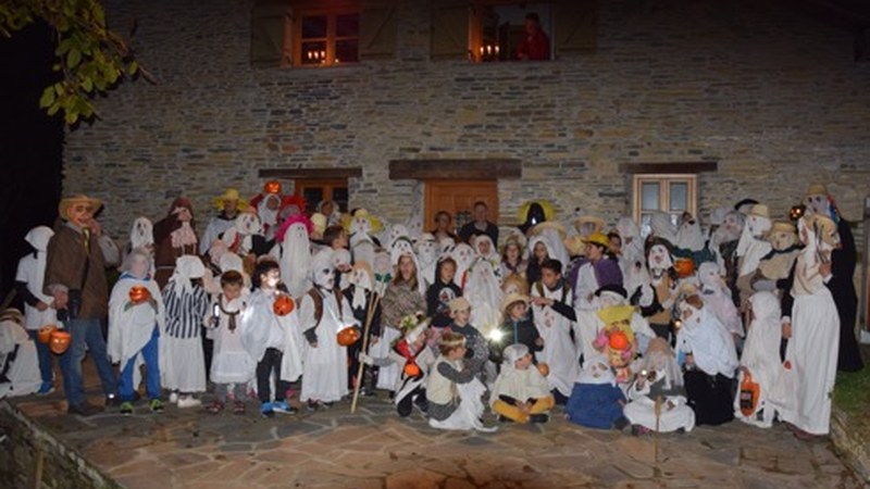 Baserri batetik bestera eskean, ederto ibili ziren koko-txikiak Animen Gaua ospatzen