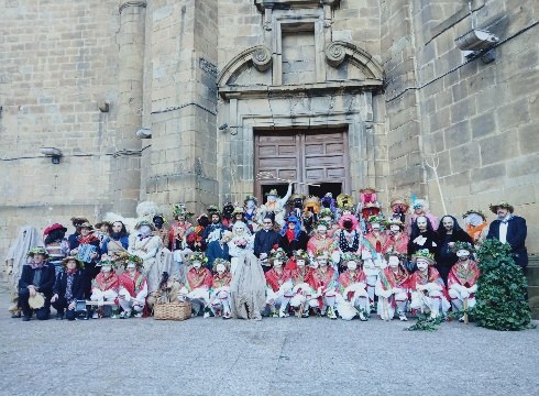 Baserritarrekiko begirunez, koko-eskean irten da koko-marruen konpartsa