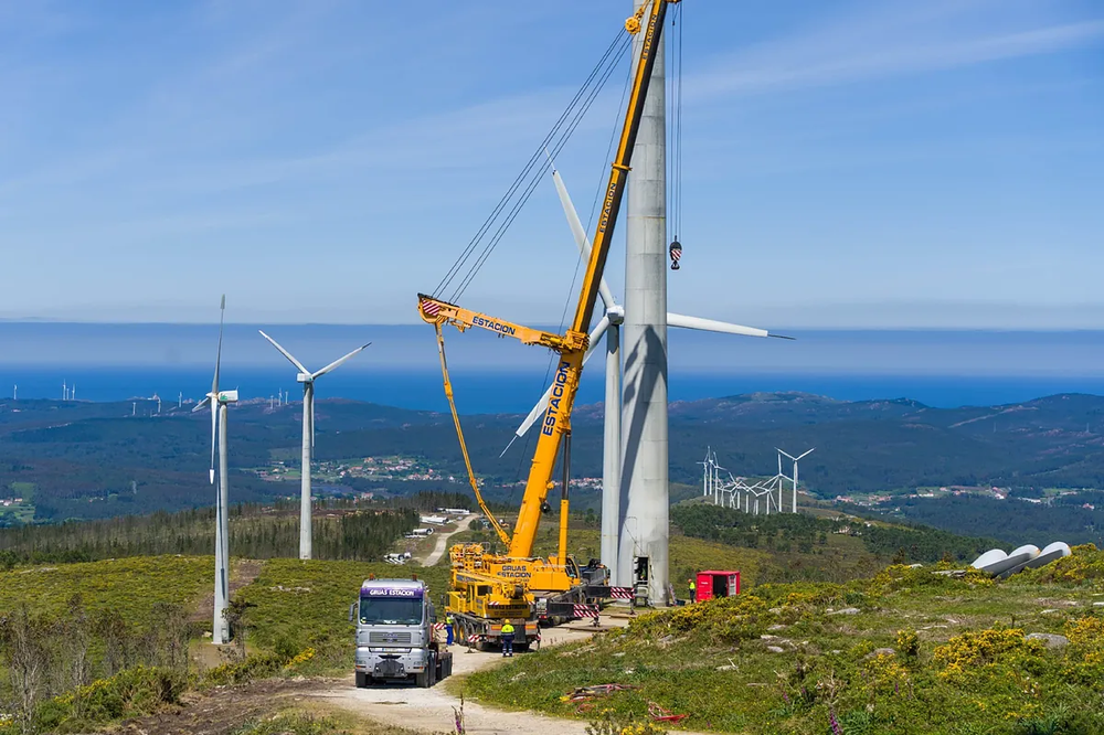 Baso Biziak elkarteak Eibar inguruan haize-sorgailuak jarriko dituztela salatu du