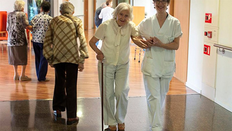 Bat Etorri plataforma adineko pertsona batzuek bizi duten egoerarekin kezkatuta dago