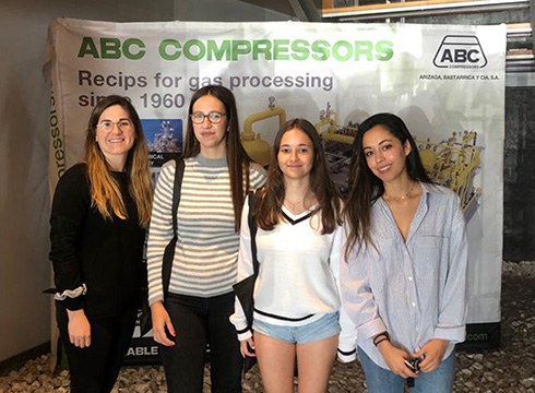 Batxilergoko ikasleek eskualdeko enpresak bisitatu dituzte, lanpostu teknikoen errealitatea bertatik bertara ezagutzeko