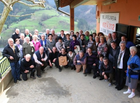 Bazkariarekin ospatu zuten Asola Berri elkartearen 50. urteurrena
