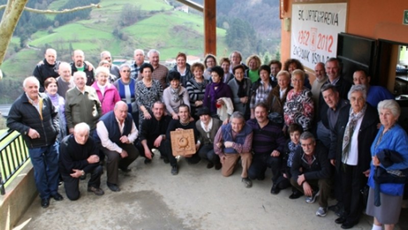 Bazkariarekin ospatu zuten Asola Berri elkartearen 50. urteurrena