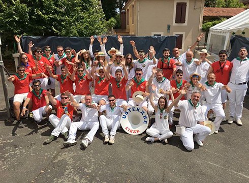 Bederatzi egunetan jarraian izango dute emanaldia Ustekabe fanfarreko musikariek