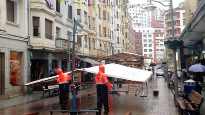 Beherapen Azoka, eguaztenetik zapatura arte Toribio Etxebarrian zabalik