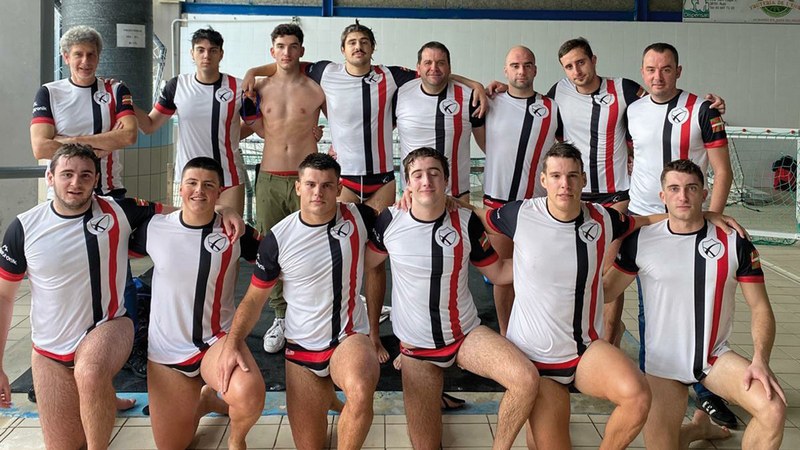 Behin mailari eutsita, waterpoloko bi talde nagusiek harrobiari eman diote paso