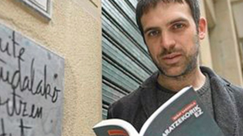 Beñat Sarasolarekin hasiko du urtea Harixa Emoten irakurketa klubak gaur arratsaldean