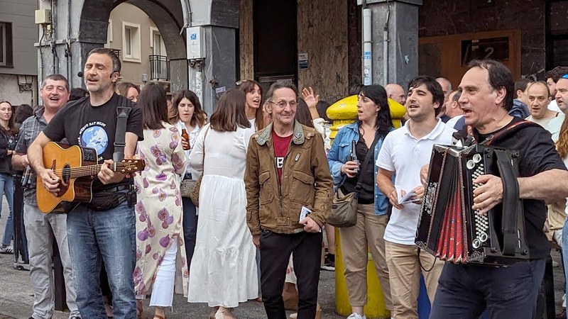 Bentazaharreko Mutiko Alaiak taldekoek Eibarren egindako saio ibiltariarekin bideo ikusgarria eta argazki-bilduma osatu dute