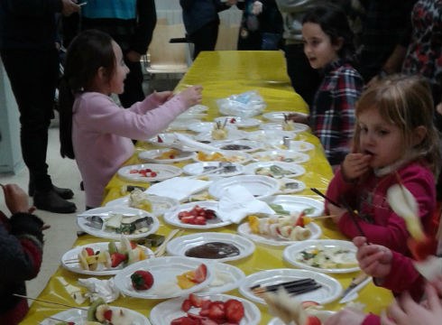 Fruta-brotxeta tailerra guraso berbalagunentzat