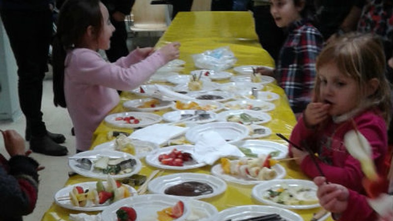 Fruta-brotxeta tailerra guraso berbalagunentzat