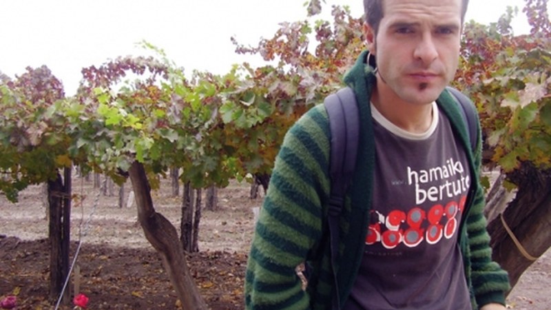 Bertso jaialdia baino askoz gehiago hartuko du Portaleak domekan