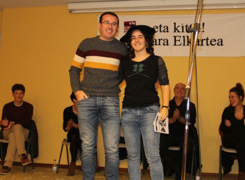 Bertso-paper lehiaketako epea zabalik dago