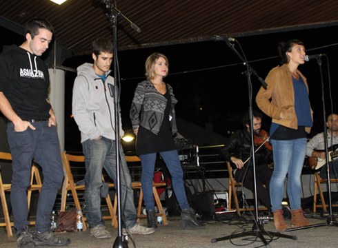 Bertso saio musikatua antolatu du gaur gauerako  Hankamotxak Bertso eskolak Txatxal Zelaiko auditorioan