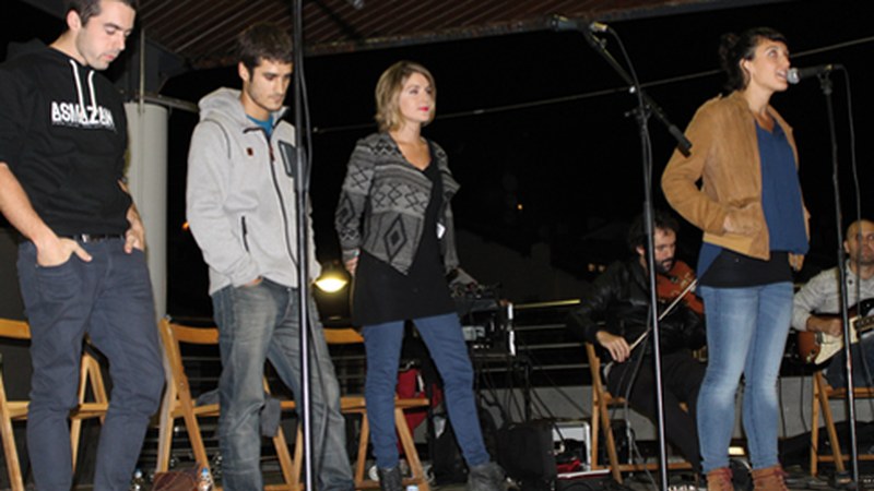 Bertso saio musikatua antolatu du gaur gauerako  Hankamotxak Bertso eskolak Txatxal Zelaiko auditorioan