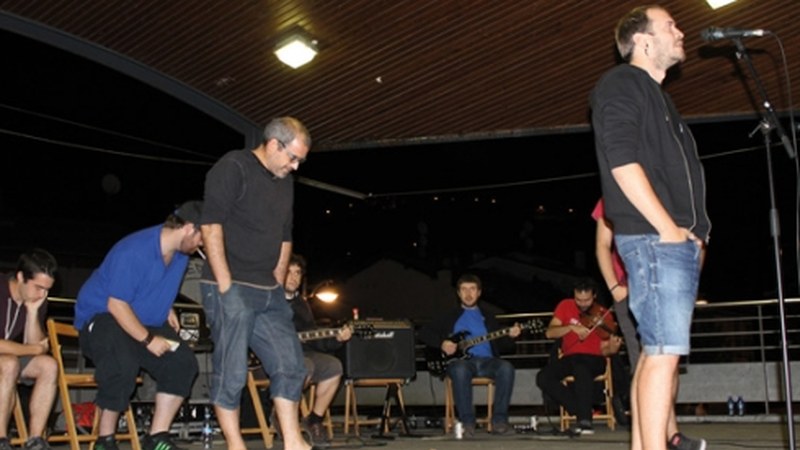 Bertsoak eta musika elkarrekin gaur gauean Txaltxa Zelaian