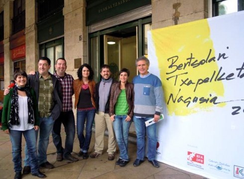 Bertsolari Txapelketa Nagusia motorrak berotzen