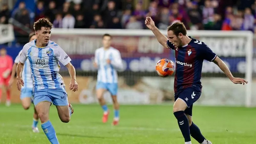 Beste berdinketa bat Ipuruan atzo, Malagarekin bina