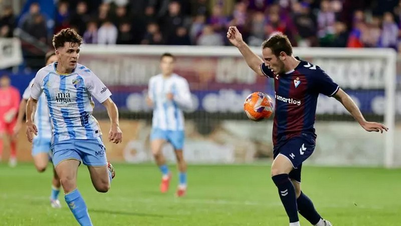 Beste berdinketa bat Ipuruan atzo, Malagarekin bina