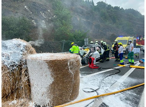 Hiru lagun hil dira AP-1 errepidean Soraluze inguruan izandako auto istripuan