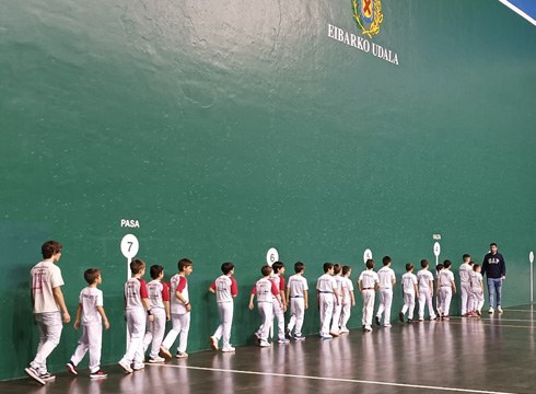 Bi txapel izango dira jokoan Astelena pilotalekuko gaurko jaialdian