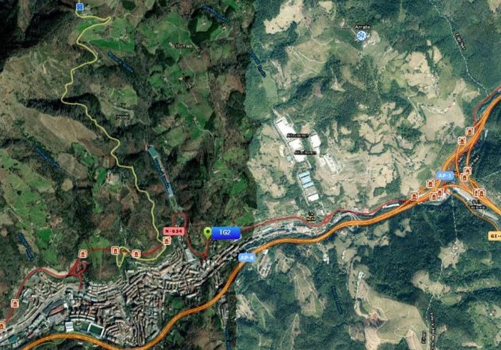 Bi zauritu gaur goizean gertatu den auto istripuan