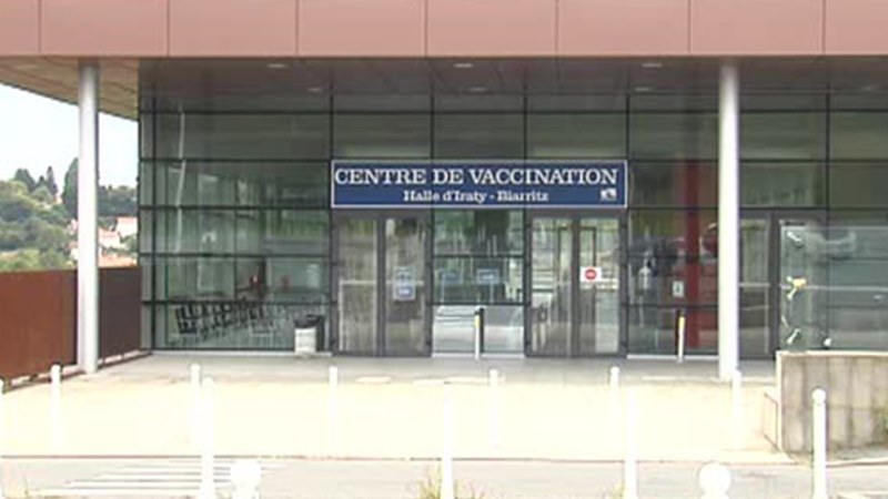 Biarritzen txertoa jasotzeko baldintzak zorroztu dituzte Hegoaldeko herritarrentzat