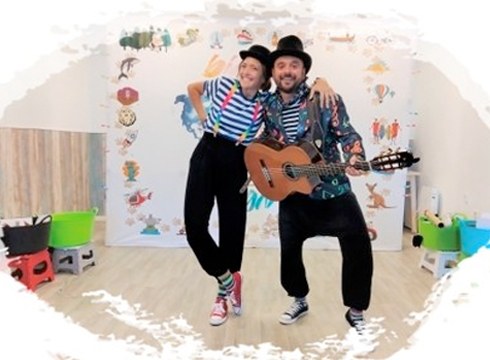 "Bidaia liluragarria", ipuinak eta kantuak uztartzen dituen ikuskizuna zapatuan Portalean