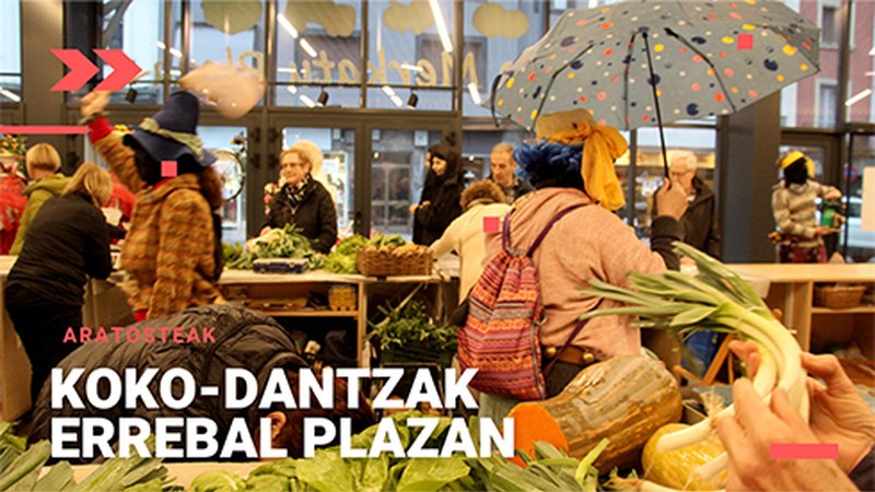 Aginagako baserrietara koko-eskean joan aurretik, Errebalen aritu ziren koko-marru eta koko-dantzariak