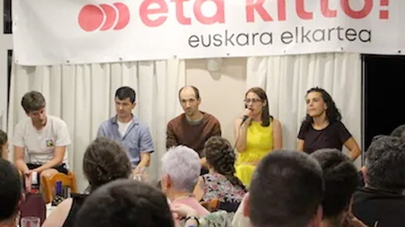 | Giro bikainean egin zen Arrateko Bertso Afaria