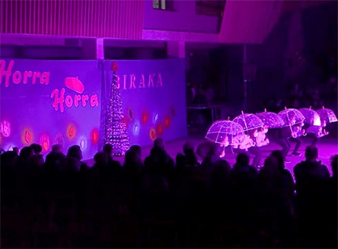 [BIDEOA] Atzo eskaini zuten "Horra, horra Biraka" dantza ikuskizuna Errebal Plazan