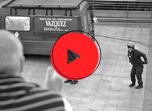 [BIDEOA] Bi polizia berezi ekarri zituen 'Legea gu gara' ikuskizunak