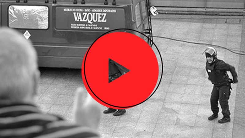 [BIDEOA] Bi polizia berezi ekarri zituen 'Legea gu gara' ikuskizunak