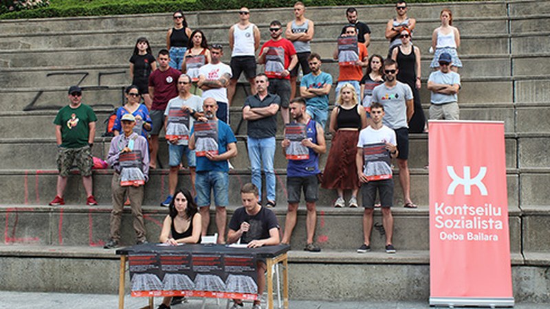 [BIDEOA] Eibarren hiru etxegabetze gertatzeko arriskua dagoela salatu dute