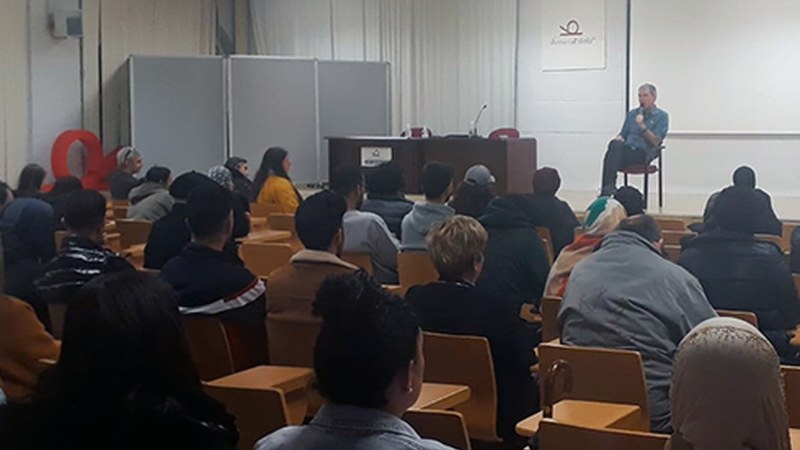 Jon Maia Soriak Extremaduratik euskarara berak egindako ibilbidea azaldu du Armeria Eskolan