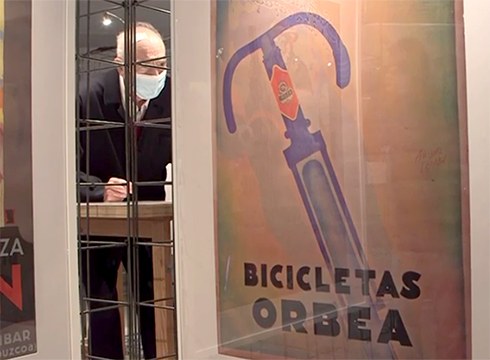 [BIDEOA] "Komunikatu saltzeko" erakusketa zabaldu dute Armagintzaren Museoan