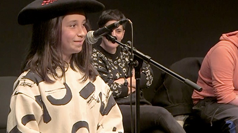 [BIDEOA] San Andres Bertso Paper Lehiaketaren sariak banatu ditu ...eta kitto! Euskara Elkarteak