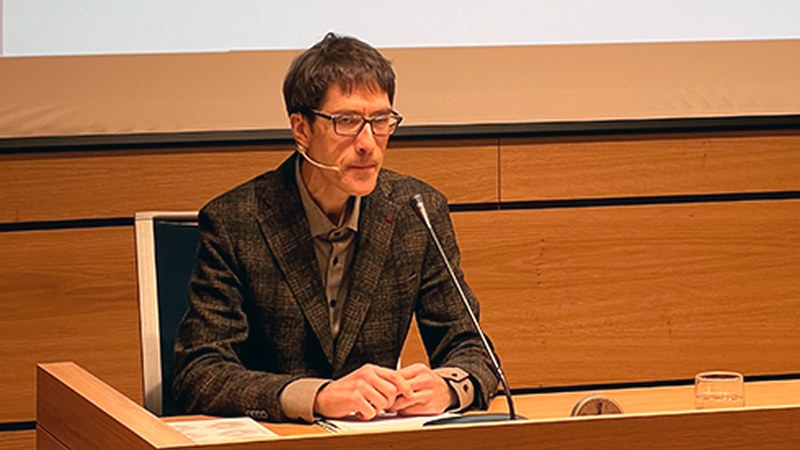 ‘Untzaga plazaren bilakabidea lana argitaratu du Javier Martin Lapeyrak