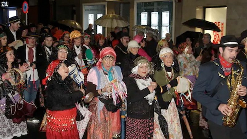 Kaldereroen kalejira eta dantzak iruditan jaso ditugu