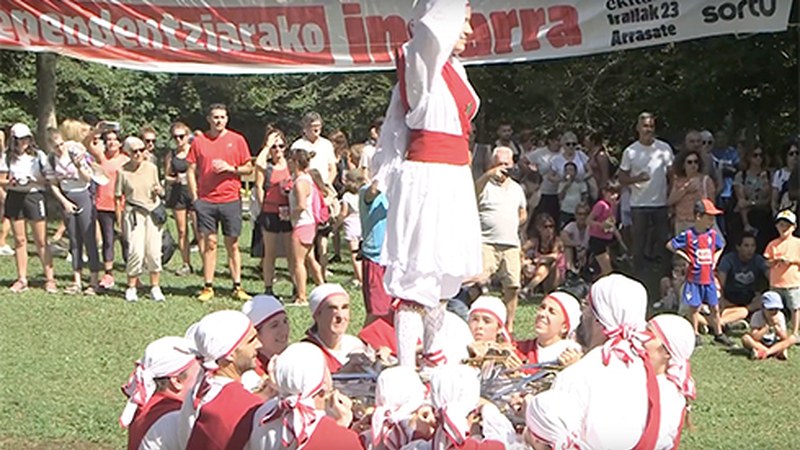 Arrateko Jaietan ez ziren Kezkaren dantzak falta izan