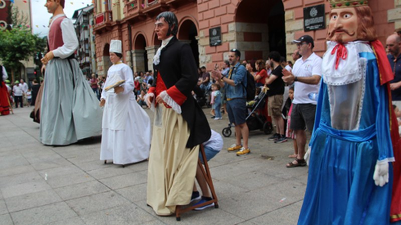 Bergarako erraldoi eta buruhandiak izan ditugu Eibarren