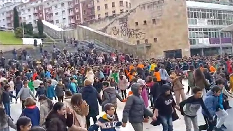 [BIDEOAK] Euskeraren Eguneko dantza eta kalejiraren bideoak gure mediatekan daude ikusgai