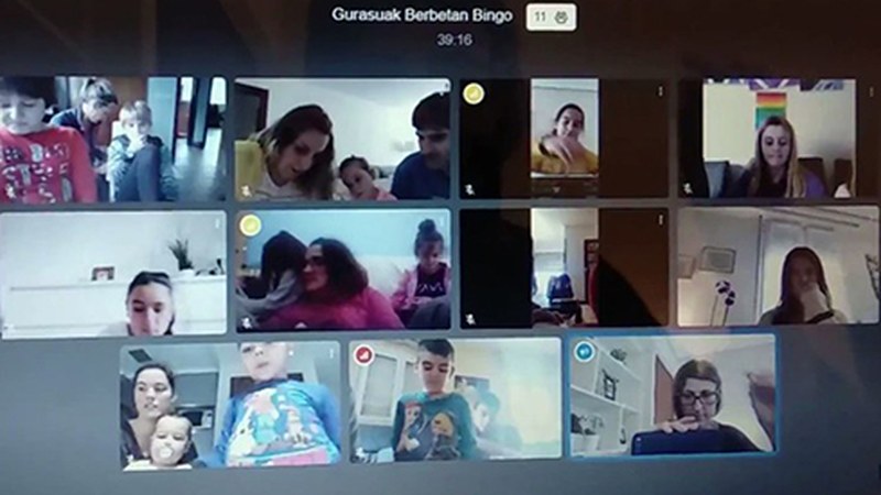 Bigarren Bingo saioa egin dute guraso berbalagunek eta haien familiek