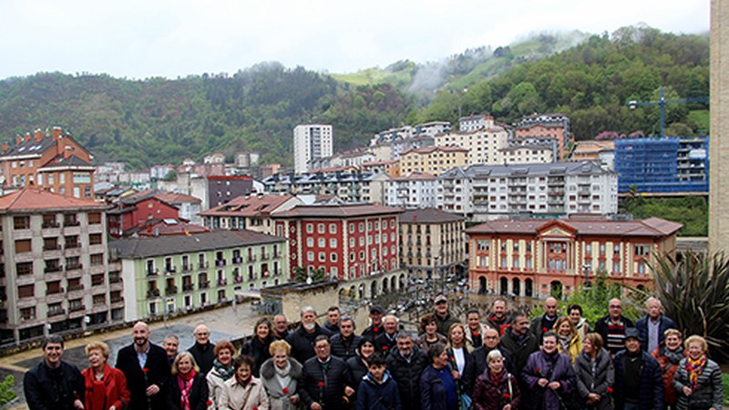 Bigarren Errepublika aldarrikatu zela 92 urte bete direla ospatu dute Eibarko sozialistek