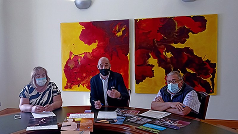 Bigarren Errepublikaren aldarrikapenaren 90. urteurrena gogoratzeko Udalak antolatu dituen jarduerak aurkeztu dituzte