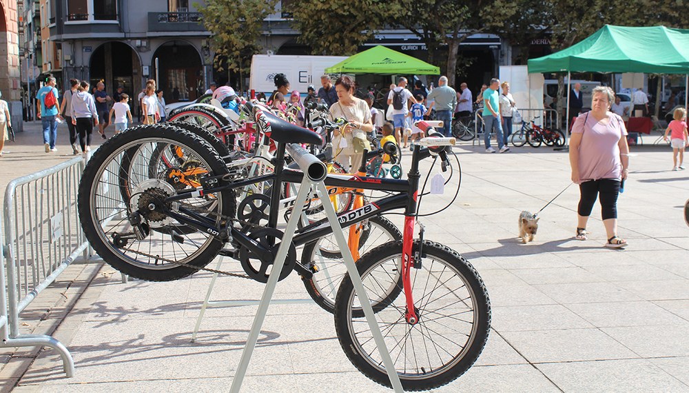 Bigarren eskuko bizikleta azoka ipiniko dute zapatu goizean Untzagan