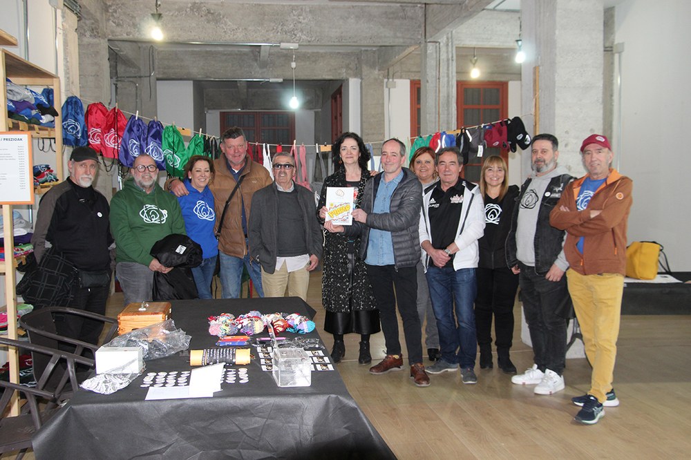 Bihar agurtuko da Zaporeak-Lesbos Proiektuaren erronka, Errebal Plazan egingo den tuper solidarioen salmentarekin