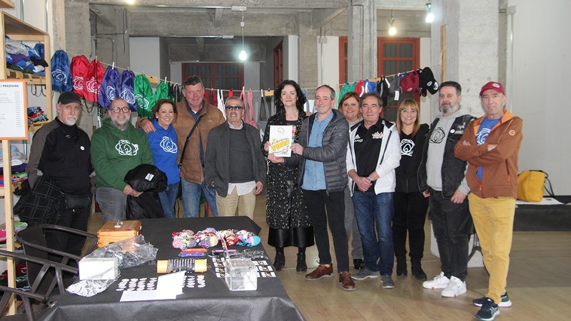 Bihar agurtuko da Zaporeak-Lesbos Proiektuaren erronka, Errebal Plazan egingo den tuper solidarioen salmentarekin