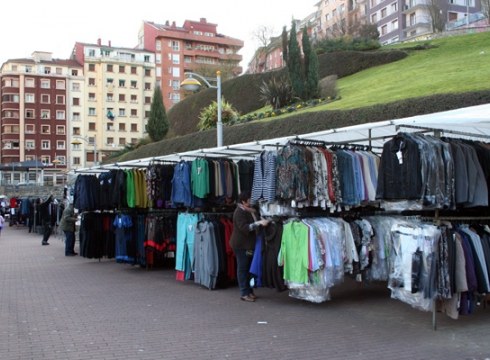 Bihar asteroko azoka Txaltxa Zelaira bueltatuko da, segurtasun neurriak beteta eta 16 posturekin